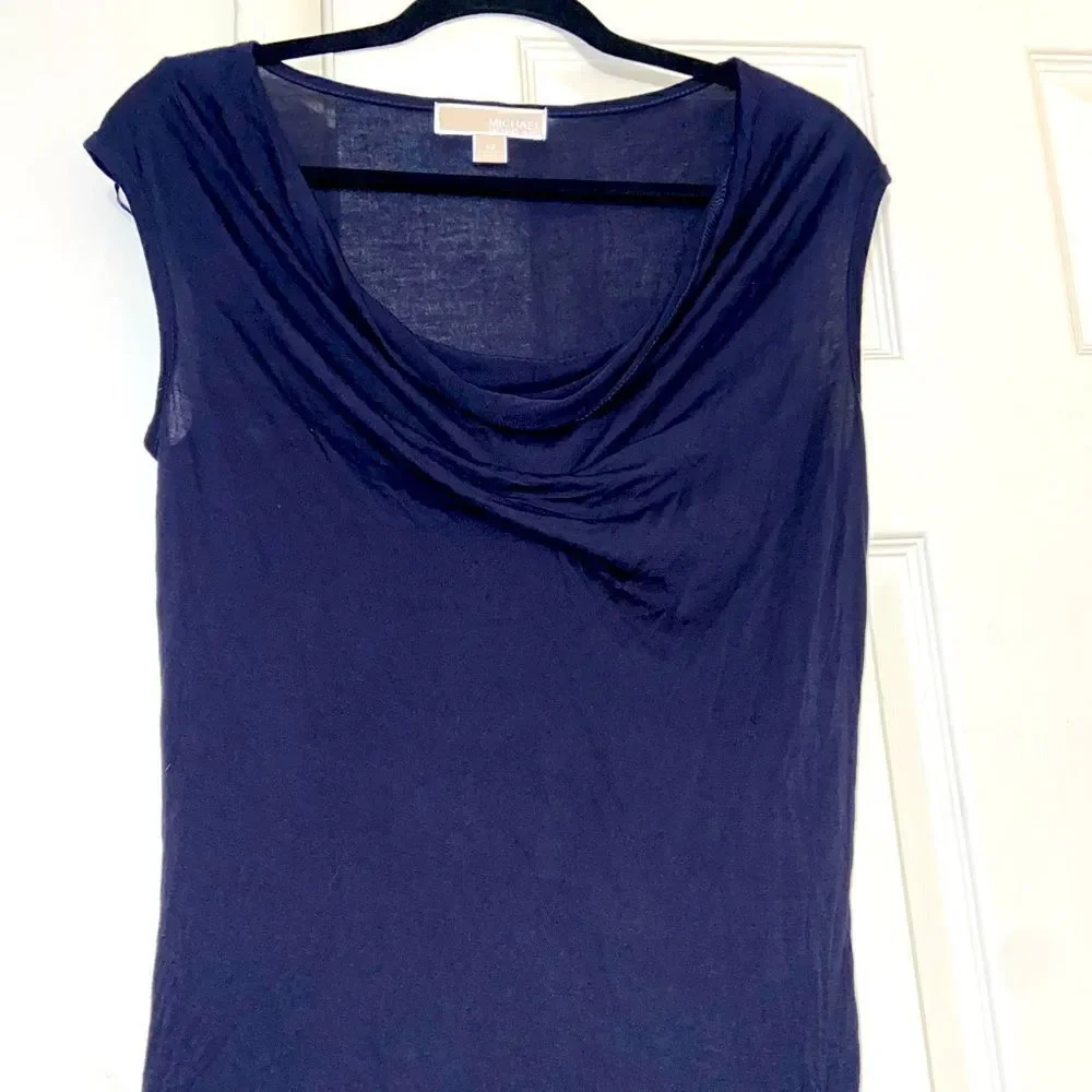 Micheal kors  slerveless top